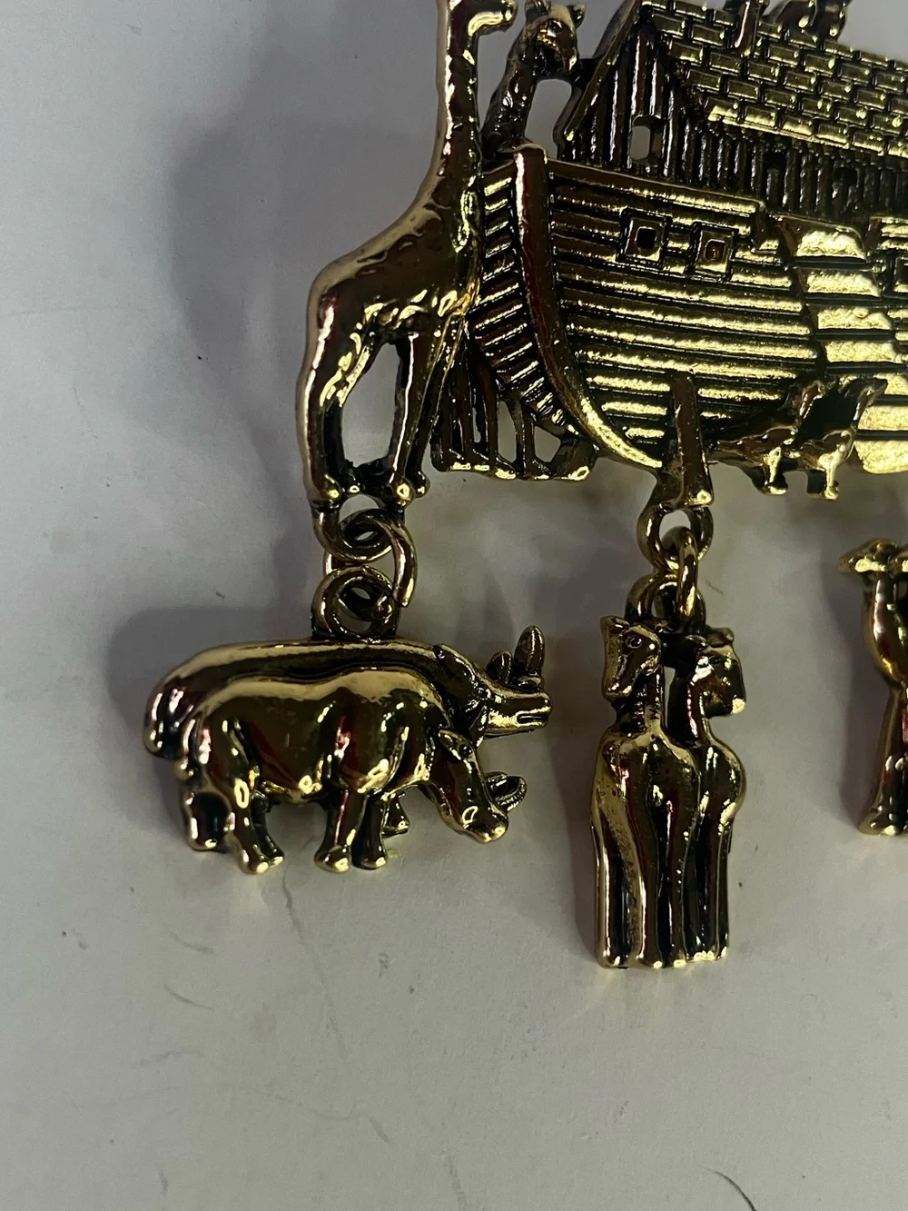 New Noah’s Ark Brooch Gold Tone With Elephants Rhinos Lions Horses Giraffes